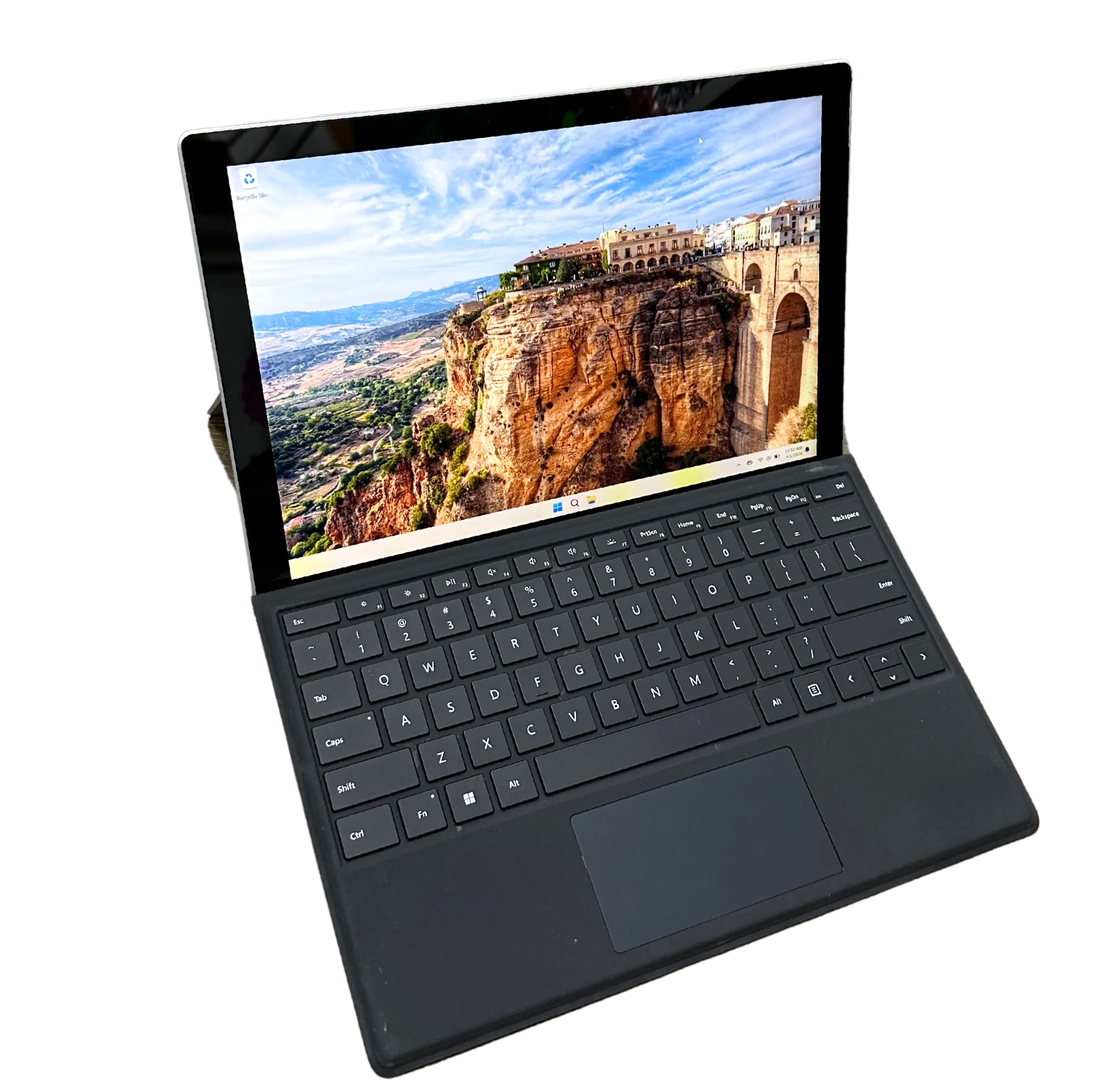 Microsoft Surface Pro 7   W/ Keyboard